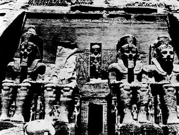 3. Фасад скального храма в Абу-Симбеле. XII в. до н.э.