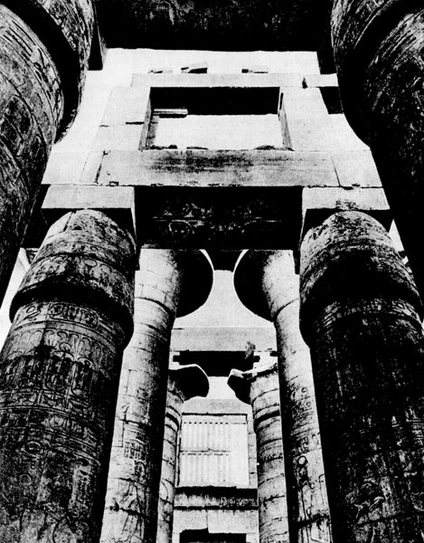 5. Колонны храма Амона в Карнаке. XIV-XIII вв. до н.э.