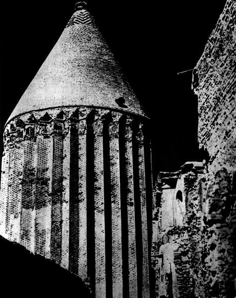 13. Башенная гробница в Верамине. 1289 г.
