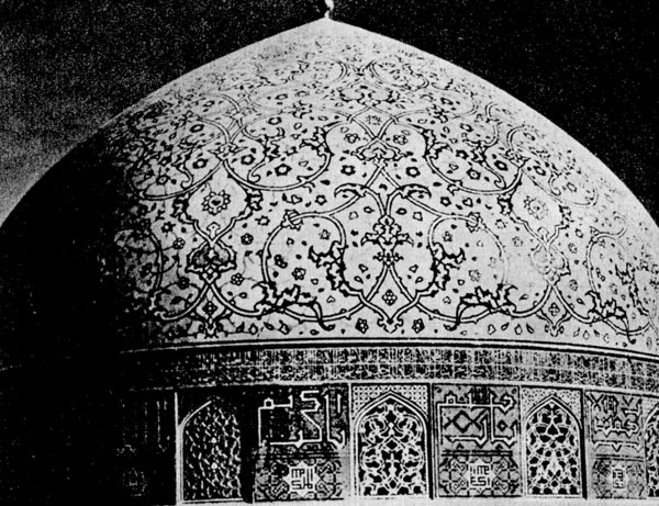 21. Характерный для позднесредневековой архитектуры Ирана купол. XVII в.