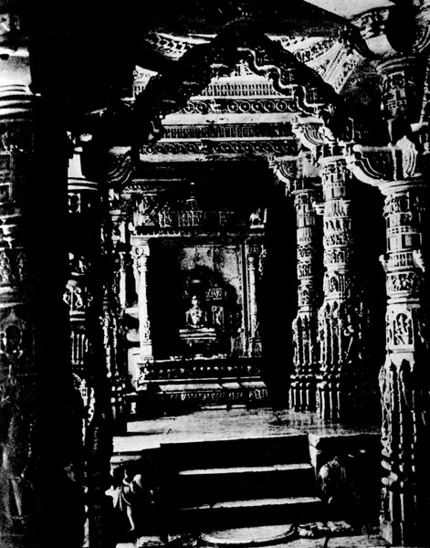 39. Интерьер храма в Индии. XI в.