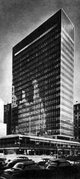 223. Здание фирмы Ливер в Нью-Йорке. 1952 г. Арх. Г. Баншафт