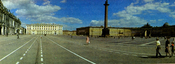 Дворцовая площадь в Ленинграде