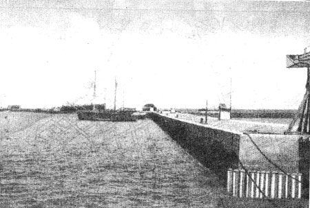 Молы Таганрогского порта. Снимок начала XX века