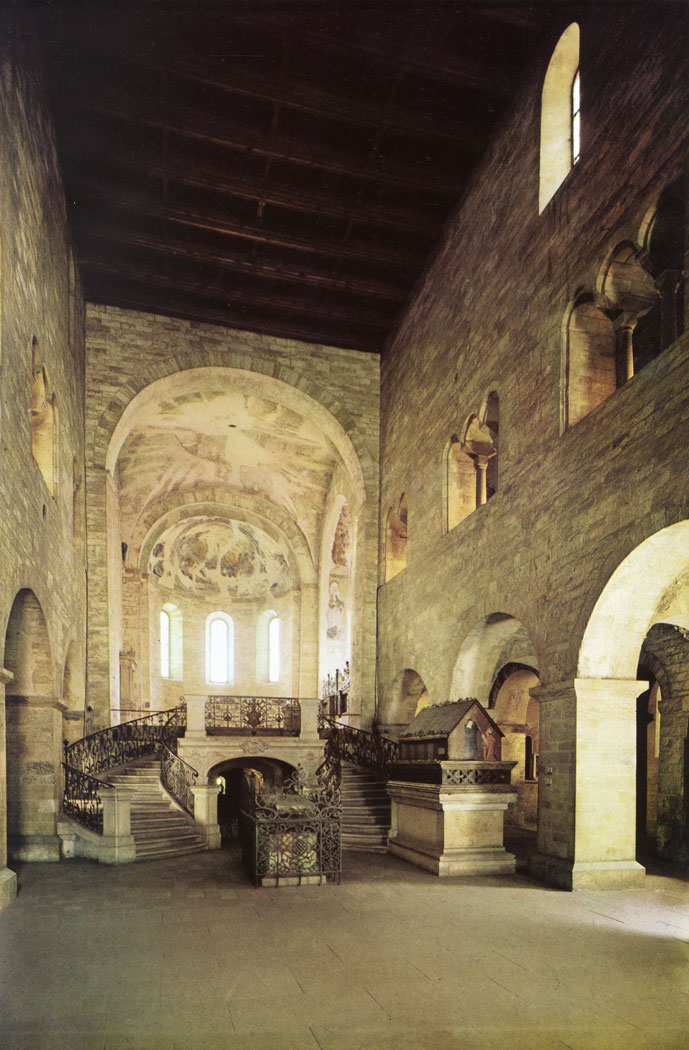 Интерьер базилики св. Йиржи 