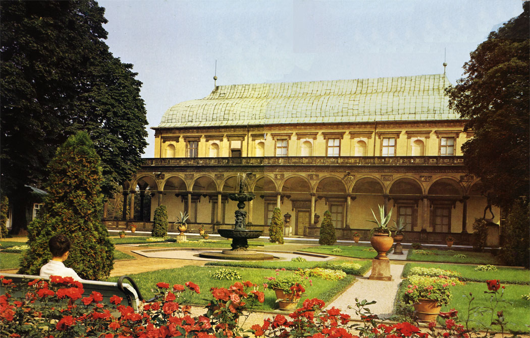 The Royal Summerhouse or Belvedere is an out­standing example of Renaissance architecture north of the Alps. It was built in the years 1538 - 1563 to a design by Paola della Stella, whose work was con­tinued by several other builders. Since restoration in 1952 - 1955 the Belvedere has been used for ex­hibitions.