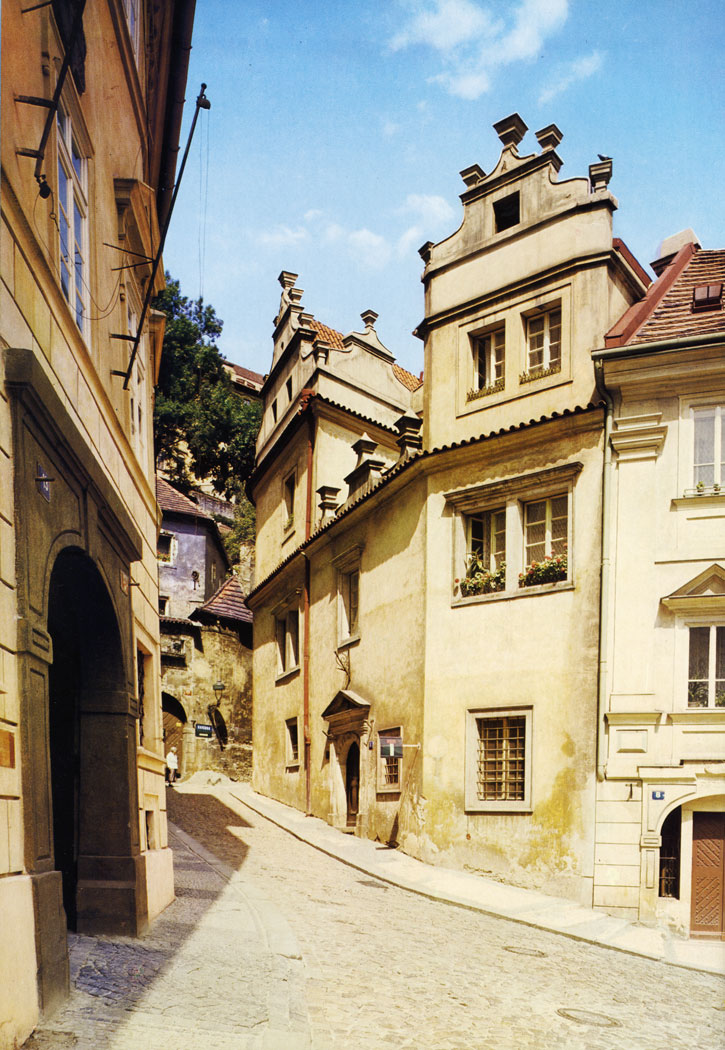 The house At the Golden Swan (dum U zlate labute) was built by 0. Aostalis in Renaissance style in 1589. Snemovni Street narrows here into a blind alley, At the Golden Well (U zlate studne), named after the house with a restaurant renowned for the magnificent view it affords over the city.