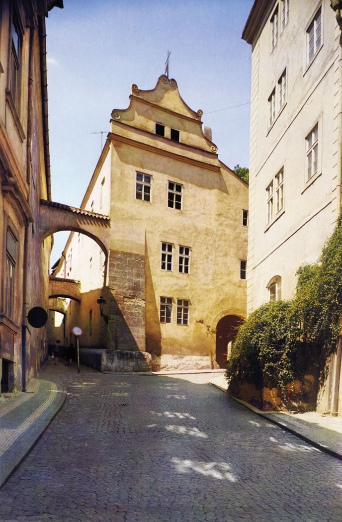 The area of the Thunovska and Snemovni Streets used to be densely settled before the foundation of the Lesser Town of Prague in 1257. Its present net­work of streets is due to the old Gothic building lots, on the one hand, and the Renaissance and Baroque palaces, on the other.