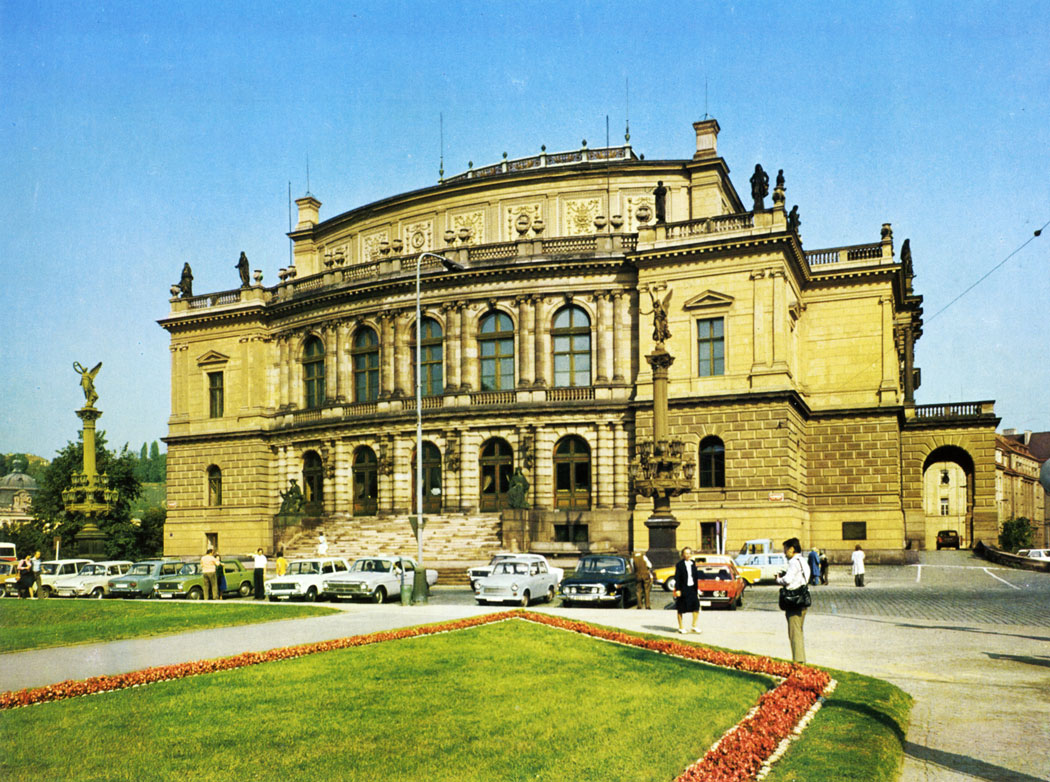 The House of Artists (Bum umelcu) - originally known as the Rudolfinum - was built in Neo-Renaissance style in the years 1876 -1884 to the plans of Josef Zitek and Josef Schulz. In the period 1918 to 1939 sessions of the National Assembly of the Republic were held here; since 1945 the building has reverted to cultural functions as a concert hall and for festive gatherings.