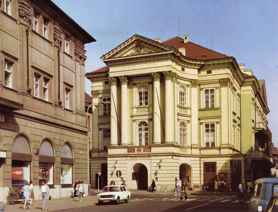 The Classicist, and, for its time, very up-to-date building of the Tyl Theatre (Tylovo divadlo) was built for Count Nostic-Rieneck by Antonin Hafe-necker in the years 1781 - 1783. In 1789 the Estates purchased the theatre from the Count, and it began to be generally called the Estates Theatre. It was the first permanent stage in Prague and in its initial days it helped to spread drama in the Czech language. In 1920 it became the second stage of the National Theatre and serves as such to this day, even though it has since been renamed after the Czech writer, dramatist and actor Josef Kajetan Tyl.