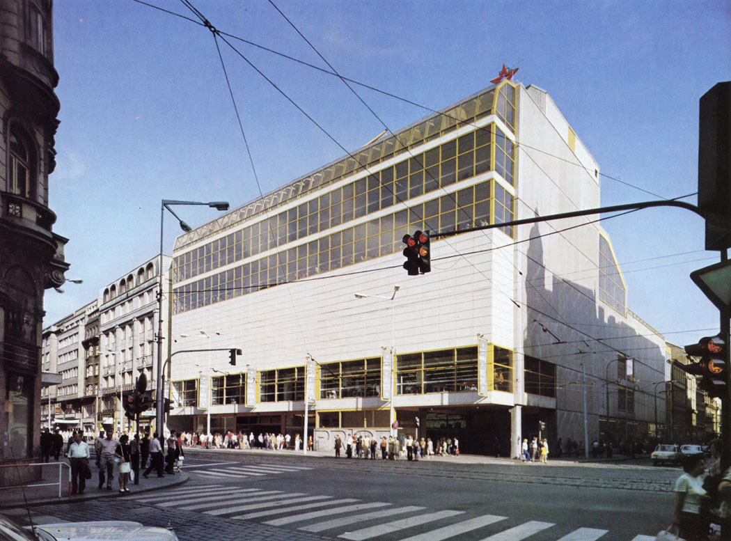 The May Department Store (Maj) was built to plans by Miroslav Masak on the crossroads of National Avenue (Narodni tfida) and Spalena Street in the years 1973-1975.