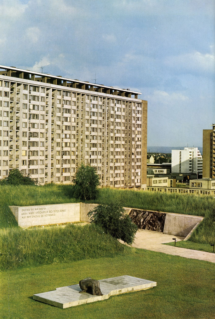 The former military shooting range at Kobylisy served the fascist occupants during the Second World War as a place for the execution of Czech patriots. The Memorial to the Victims of Nazi Persecution is framed by modern blocks of flats.