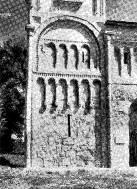 Боголюбово. Дворец. 1158-1165 гг. Лестничная фасада. Фрагмент западного фасада