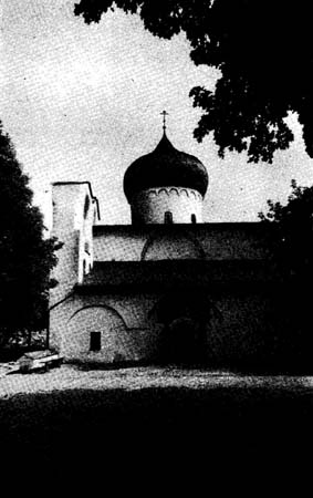 Псков. Спасо-Преображенский собор Мирожского монастыря. Вид с юга